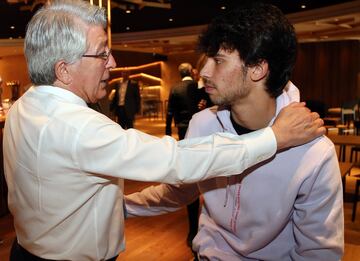 Los jugadores y t¨¦cnicos del Atl¨¦tico almorzaron en El Gran Escenario, el nuevo restaurante del Wanda Metropolitano, por iniciativa de Gil Mar¨ªn.