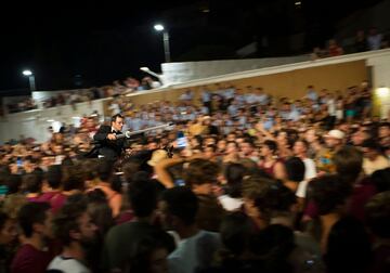 La ciudad menorquina de Ciutadella vibró con los 'Jocs des Pla', una tradición que cada año aglutina a más gente en las fiestas de Sant Joan.