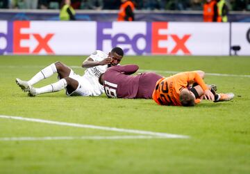 1-1. Antonio Rüdiger marca en el minuto 95 el tanto del empate. En la jugada, el central alemán sufre un corte en la cara tras chocar con el portero Anatoliy Trubi.