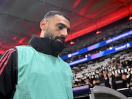 Salah, en el banquillo.