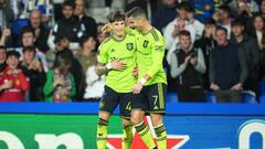 SAN SEBASTIAN, SPAIN - NOVEMBER 03: Alejandro Garnacho of Manchester United celebrates with team mate Cristiano Ronaldo after scoring their sides first goal during the UEFA Europa League group E match between Real Sociedad and Manchester United at Reale Arena on November 03, 2022 in San Sebastian, Spain. (Photo by Juan Manuel Serrano Arce/Getty Images)