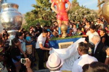 La revolución de Sánchez: así presentaron su estatua