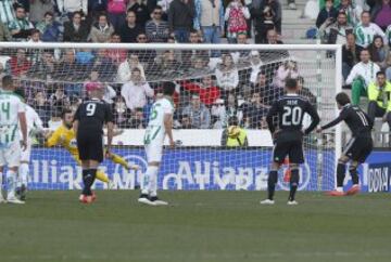 Bale marca el 1-2 de penalti. 