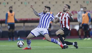 Jugada del penalti de Íñigo Martínez a Portu.