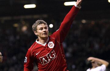 January 07, 2007 Manchester United's Ole Gunnar Solskjaer celebrates scoring the winning goal against Aston Villa during their FA Cup third round football match at Old Trafford in Manchester.