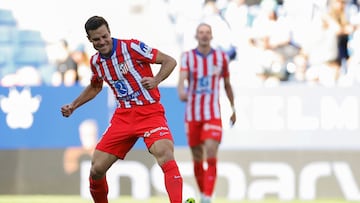 César Azpilicueta, defensa del Atlético de Madrid, celebra su gol contra el RCD Espanyol, durante el partido de la jornada 29 de LaLiga en el RCDE Stadium en Cornellá de Llobregat.