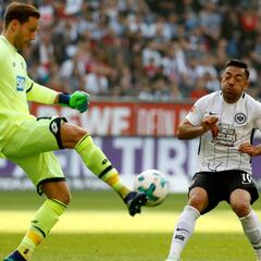 Marco Fabián regresa al once titular en empate del Frankfut