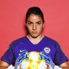 Natalia Campos, enfermera y futbolista que no puede ayudar