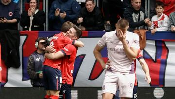Los jugadores de Osasuna celebran la victoria ante el Girona.