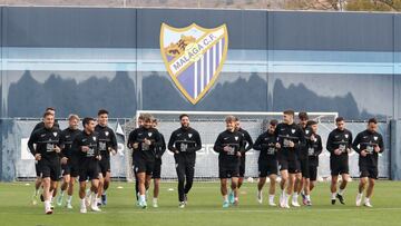 Los jugadores del M&aacute;laga, durante la sesi&oacute;n de este mi&eacute;rcoles.