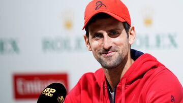 Novak Djokovic atiende a los medios de comunicación antes del Masters 1.000 de Shanghái.