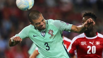 POR10. BASEL (SUIZA), 06/09/2016. - EL jugador portugu&eacute;s Pepe en acci&oacute;n durante un partido del grupo B entre Suiza y Portugal hoy, martes 6 de septiembre de 2016, para la clasificaci&oacute;n al Mundial de Rusia 2018 en el estadio St. Jakob-Park en Basel (Suiza). EFE/JOSE SENA GOULAO