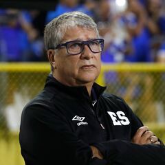 Hernán Gómez, de El Salvador: “El martes o ganamos o nos quedamos”