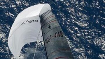 <b>DEFIENDEN SU CORONA.</b> El sindicato suizo se ha hecho con la primera regata de la Copa del América.