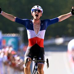 Madouas conquista Plouay en un discreto estreno arcoíris de Van der Poel