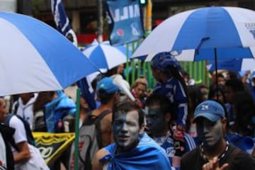 Las calles de Bogotá se pintan de azul y blanco