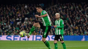 Andrés Guardado; busca la renovación en el Real Betis con gol del triunfo