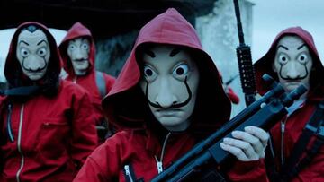 Imagen de la popular serie televisiva &quot;La casa de papel&quot;, concretamente de cuatro de sus atracadores con armas y la m&aacute;scara de Salvador Dal&iacute;. 