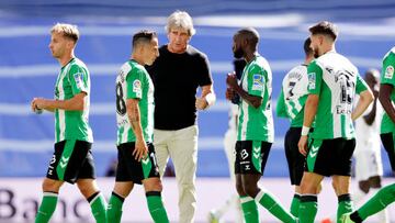 Pellegrini dialoga con Guardado.