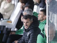 Ania, en el banquillo