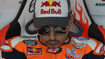 Repsol Honda Team&#039;s Spanish rider Jorge Lorenzo looks on during the first MotoGP free practice session of the Moto Grand Prix of Aragon at the Motorland circuit in Alcaniz on September 20, 2019. (Photo by JOSE JORDAN / AFP)