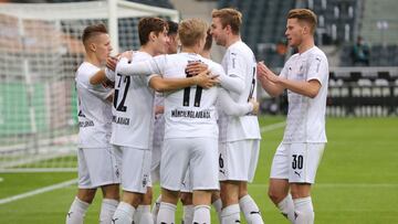 Los jugadores del Gladbach celebran un tanto.