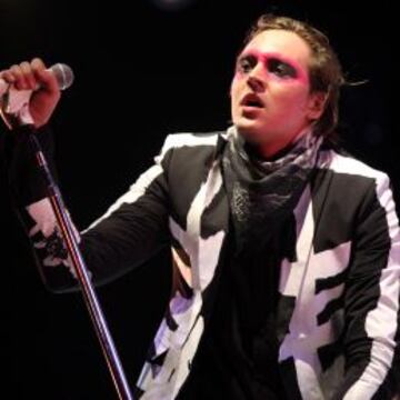 Win Butler es un músico estadounidense. Es el principal compositor de la banda canadiense Arcade Fire, conjunto de rock independiente de Montreal, conformado también por su esposa Régine Chassagne y su hermano William Butler.