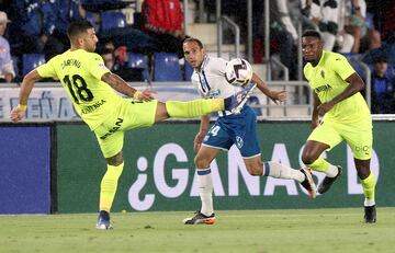 Nacho Martínez salvó el empate para el Tenerife ante el Sporting, con un gol a once minutos del final. El lateral recogió un rechace con una volea, en la que imprimió mucha potencia a la pelota con un zurdazo. Antes de entrar en la portería, el balón golpeó en el palo. El Tenerife acumula tres partidos sin perder.