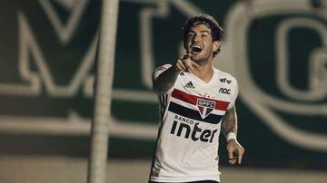 En su momento fue catalogado como una de las promesas más importantes para Brasil. Pasó por las filas del AC Milan y el Villarreal.