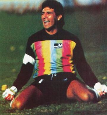 Carlos Luis Morales participó con Ecuador en las clasificatorias a los mundiales de Italia y Estados Unidos antes de llegar a Palestino en el 1998.