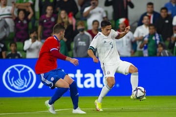 Salvador Reyes en partido amistoso ante Chile.