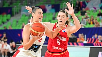 Spain�s Raquel Carrera (L) fights for the ball with Germany's Luisa Geiselsoder (R) during the FIBA Women's Eurobasket 2023 quarter final match between Spain and Germany at the Arena Stozice in Ljubljana, Slovenia, on June 22, 2023. (Photo by Jure Makovec / AFP)