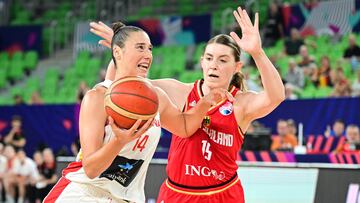 Spain�s Raquel Carrera (L) fights for the ball with Germany's Luisa Geiselsoder (R) during the FIBA Women's Eurobasket 2023 quarter final match between Spain and Germany at the Arena Stozice in Ljubljana, Slovenia, on June 22, 2023. (Photo by Jure Makovec / AFP)