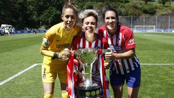 Lola, Amanda y Meseguer, las capitanas del Atlético campeón