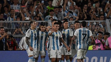 Argentina's midfielder Thiago Almada (C) celebrates with teammates after scoring against Panama during the friendly football match between Argentina and Panama, at the Monumental stadium in Buenos Aires, on March 23, 2023. (Photo by Luis ROBAYO / AFP)