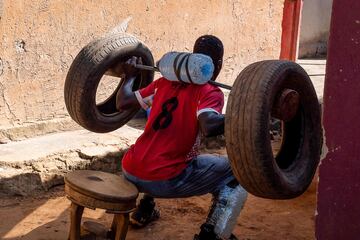 El fot車grafo de AFP, Badru Katumba, ha realizado un reportaje visual sobre c車mo son las condiciones de los m芍s j車venes aficionados al b谷isbol en Gayaza, ciudad en el distrito de Wakiso en la regi車n de Buganda en Uganda.