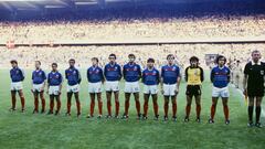 El once tipo de Francia con el que gan&oacute; la Eurocopa de 1984. De izquierda a derecha, Bellone, Lacombe, Giresse, Tigana, Luis Fern&aacute;ndez, Bossis, Le Roux, Amor&oacute;s, Battiston, Bats y Platini, capit&aacute;n y gran l&iacute;der de aquel equipo.
 
