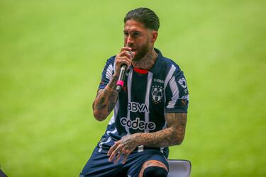 Sergio Ramos se presentó con Monterrey ante cientos de personas. “Dejar un legado en México es un reto personal. No vengo a pasear sino a conquistar títulos nuevos. El fútbol no es una cuestión de edad, es cuestión de rendimiento”, declaró como Rayado.