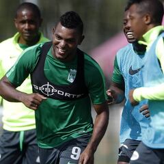 Miguel Borja entrena aparte mientras define su futuro