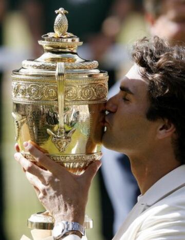 Se enfrentaron el 9 de julio de 2006 un mes después de la final de Roland Garros y en esta ocasión Federer ganó a Nadal  por 6-0, 7-6 (5), 6-7 (2) y 6-3