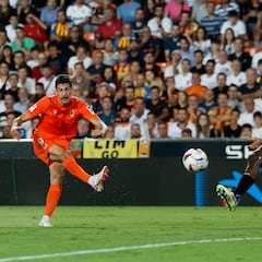 Carlos Fernández se reivindica en Mestalla