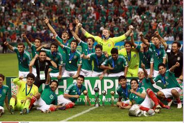 Tras ganarle a Alemania en la semifinal y vencer a Uruguay en la final, la selección mexicana juvenil se consagró nuevamente campeón en el Mundial de 2011 de la categoría.