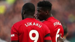 Los jugadores del Manchester United, Romelu Lukaku y Paul Pogba, durante un partido.