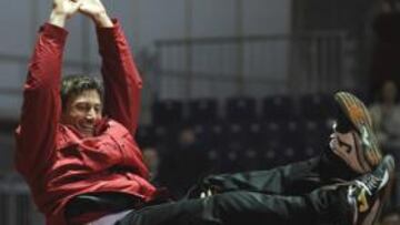 <b>CUMPLEAÑOS. </b>Ferrero sopló las velas de su 32 cumpleaños en la pista y luego fue manteado.