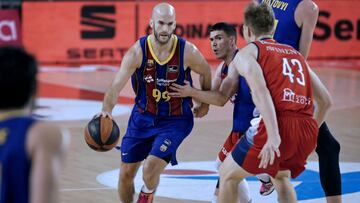 Nick Calathes supera a Dani P&eacute;rez durante el Baxi Manresa-Bar&ccedil;a.