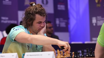 El noruego Magnus Carlsen durante una partida la semana pasada en Dubai.