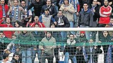 <b>GOL LEGAL. </b>Arizmendi remató un centro de Riki al larguero y el balón botó dentro, pero Megía no lo vio.