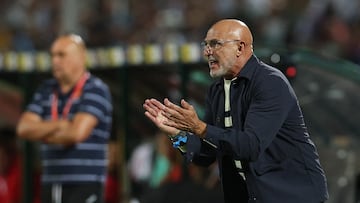 Soccer Football - World Cup - UEFA Qualifiers - Group E - Bulgaria v Spain - Vasil Levski National Stadium, Sofia, Bulgaria - September 4, 2025 Spain coach Luis de la Fuente reacts REUTERS/Stoyan Nenov
