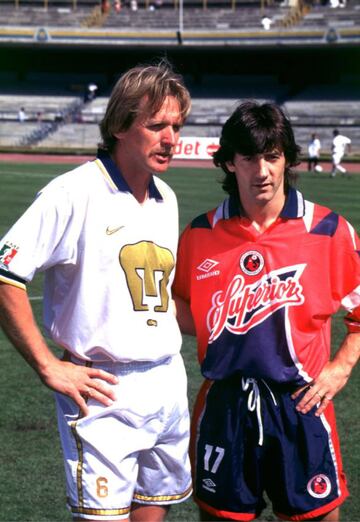 Consagrado como uno de los mejores futbolistas alemanes en la historia, el 'Ángel Rubio' vino a México para decirle adiós al futbol profesional vistiendo la playera de Pumas. Con el Real Madrid lo ganó todo, además de que con la selección germana ganó la Eurocopa de 1980