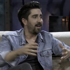 Álex Ubago desvela en La Resistencia a quién le escribió su "Me muero por conocerte..."